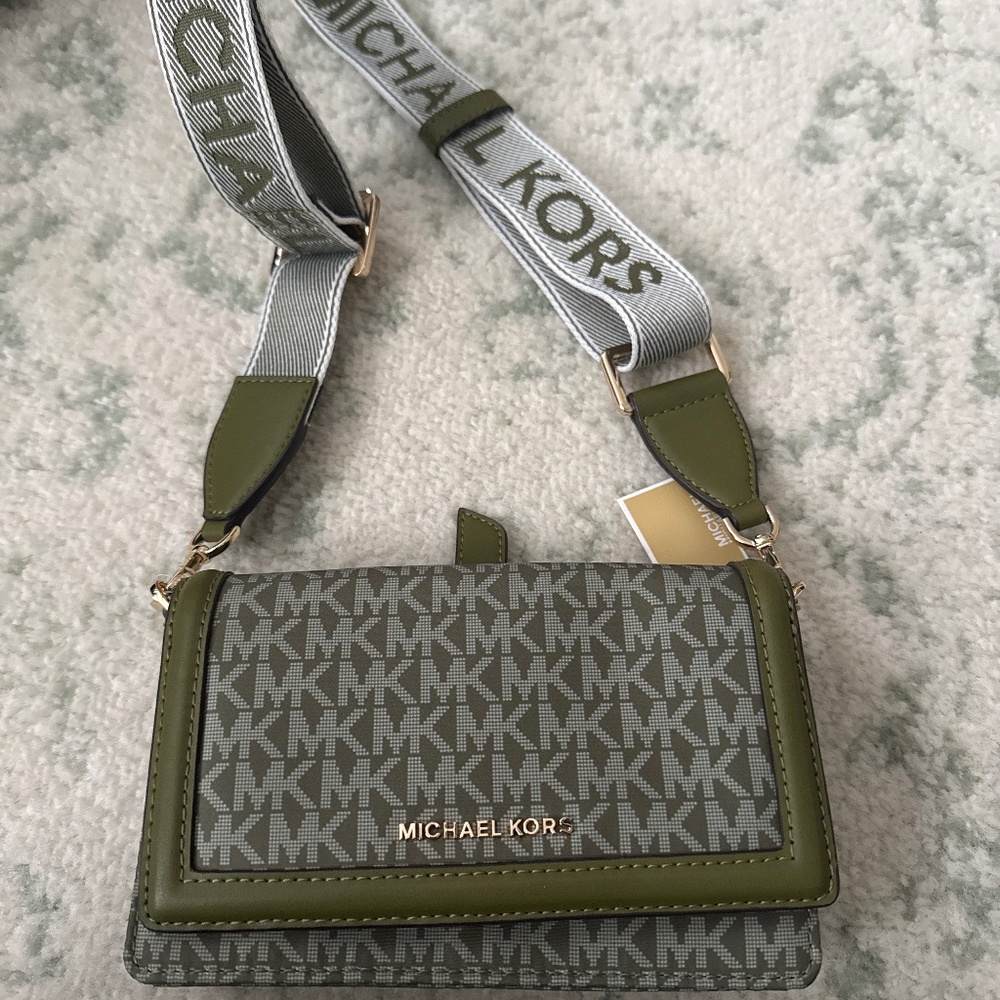 Micheal Kors Phone/wallet